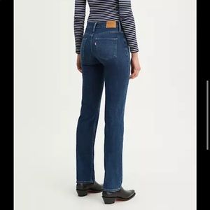 NWT Levi’s 314 Shaping Straight Women’s Jeans 28
